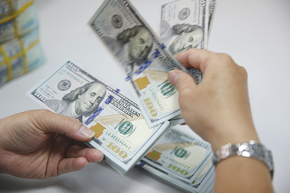 Tỷ giá USD hôm nay (19-2): Đồng USD trải qua tuần tăng mạnh, vượt mốc 104