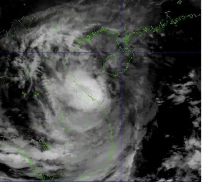 Tin bão khẩn cấp (cơn bão số 6) mới nhất 27/10: Bão số 6 giật cấp 13, cách Đà Nẵng khoảng 133km