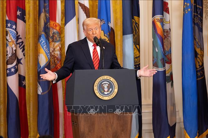 Các yếu tố chính khiến Tổng thống Trump bất ngờ hoãn áp thuế đối ứng