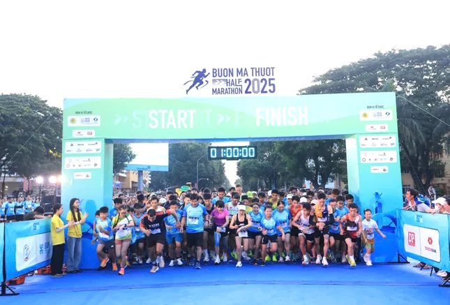 Trích 300 triệu đồng từ giải chạy bộ ủng hộ chương trình xóa nhà tạm, nhà dột nát