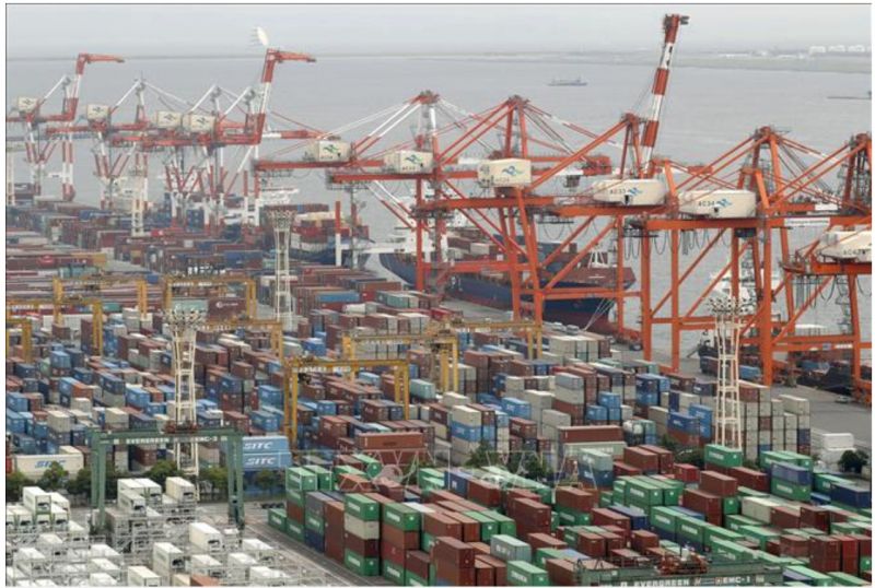 Kinh tế thế giới năm 2025: Thách thức kép kéo chậm đà tăng trưởng