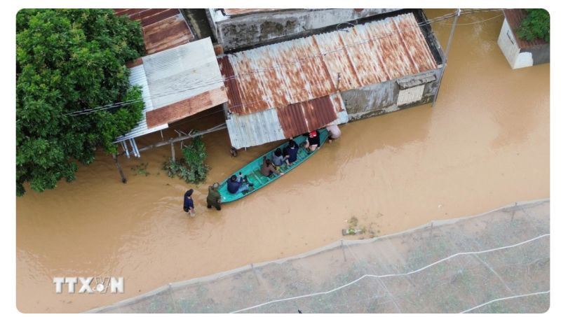 Mưa lũ, sạt lở đất ở miền Trung đã làm 102 người chết và mất tích