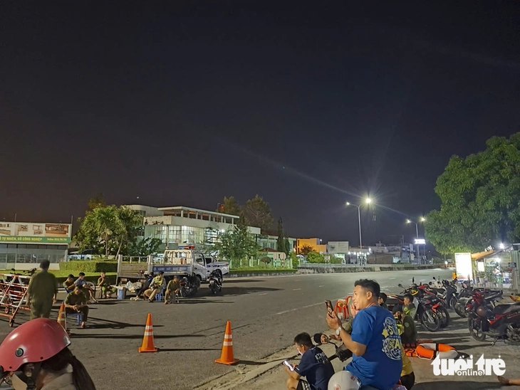 Nước lũ vùng cửa biển Bình Thuận cũ dâng cao, quốc lộ 1 phong tỏa trong đêm