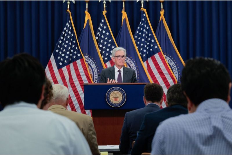 Fed hạ lãi suất: Tác động thế nào tới khoản vay của người dân Mỹ?