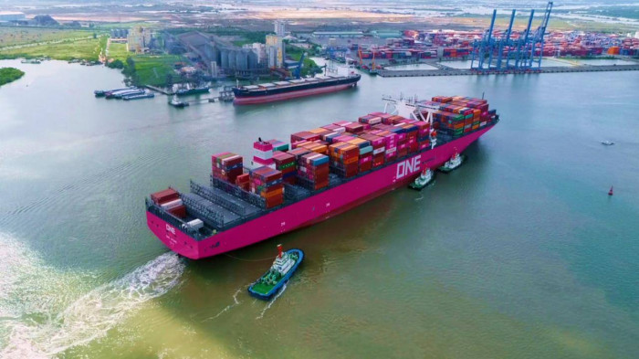 Cách nào giúp chủ hàng Việt thoát độc quyền của hãng tàu ngoại?